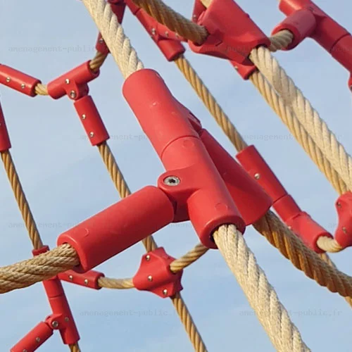 Pièce de connexion articulé pour filet d’aire de jeu